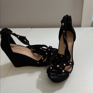 PreLoved- 10WW Torrid Black Wedges with Gold Studs
